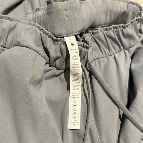 Lululemon jogger, size 4 - Picture 2 of 3